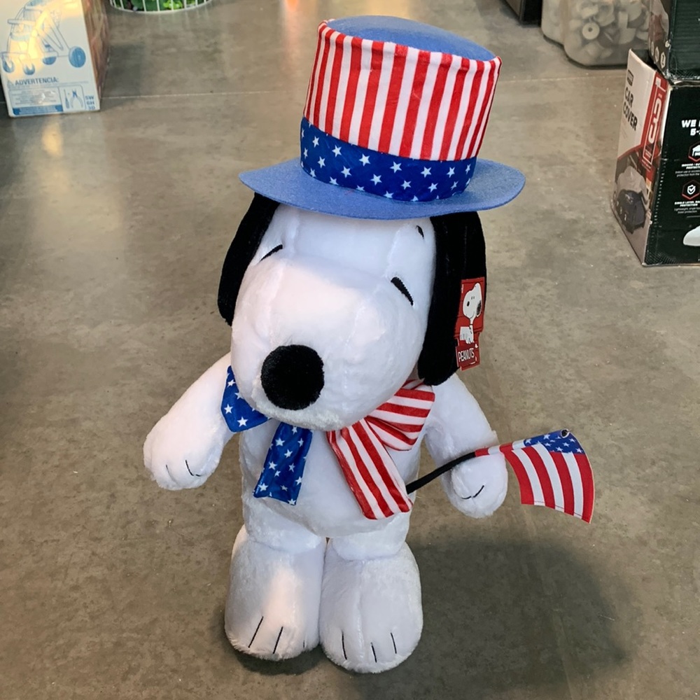 Brand new! Peanuts Patriotic Snoopy